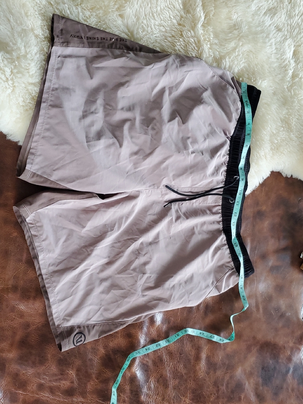 Vuori Black Elastic-Waist Performance Shorts